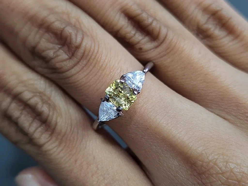 Saphir jaune non chauffé taille radiant 1,12 ct Sri Lanka Image №5