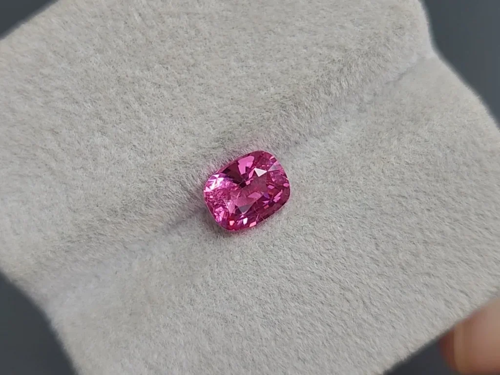 Espinela Mahenge talla cojín 1,52 quilates, Tanzania Image №4