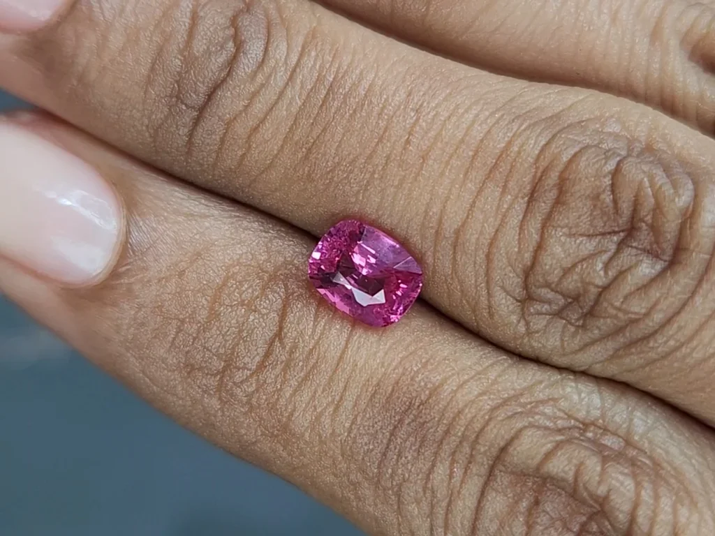 Espinela Mahenge talla cojín 1,52 quilates, Tanzania Image №2