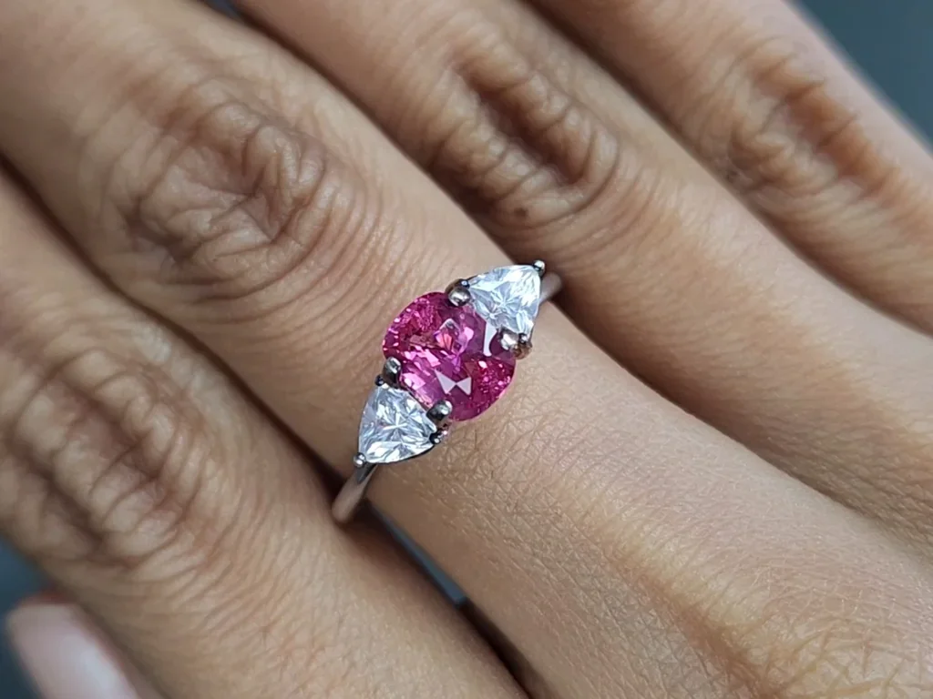 Espinela Mahenge talla cojín 1,52 quilates, Tanzania Image №5