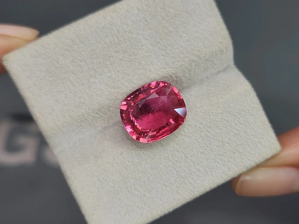 Rubellit turmalin im kissenschliff 5,88 karat, Afrika Image №4