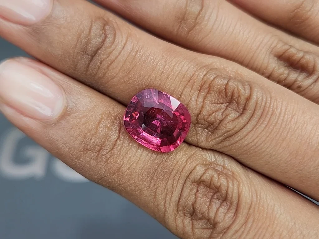 Rubellit turmalin im kissenschliff 5,88 karat, Afrika Image №2