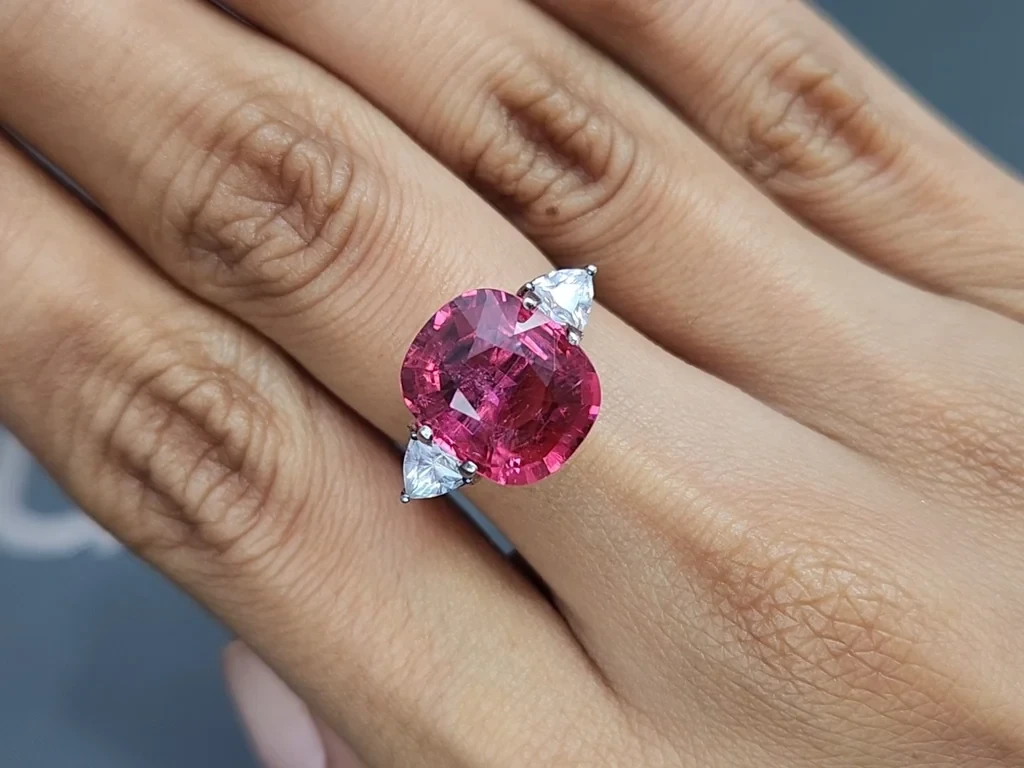 Rubellit turmalin im kissenschliff 5,88 karat, Afrika Image №5