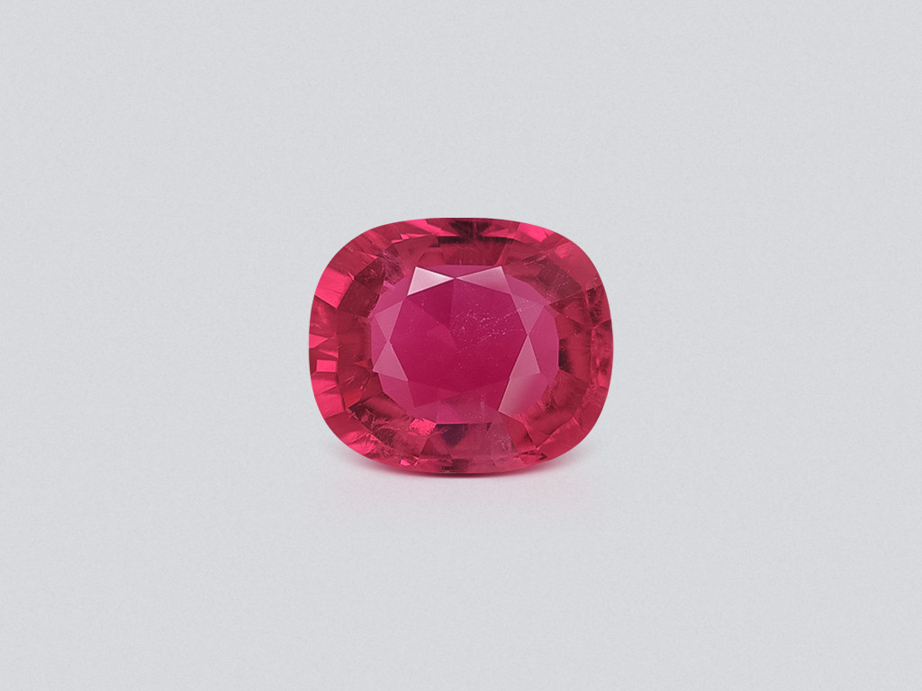 Rubellit turmalin im kissenschliff 5,88 karat, Afrika Image №1