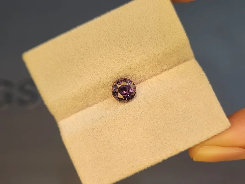 Saphir rond à changement de couleur de 1,62 carat, Sri Lanka Image №7