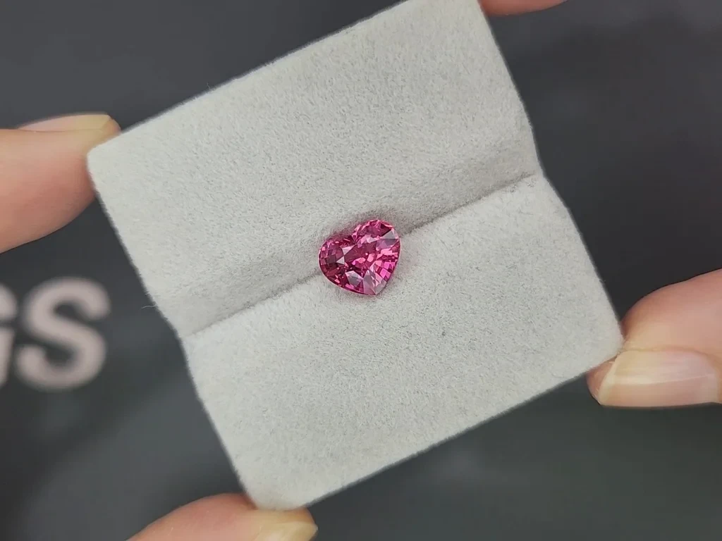 Mahenge-spinell Leuchtendem Rosa, herzschliff 2,17 karat, Tansania Image №4