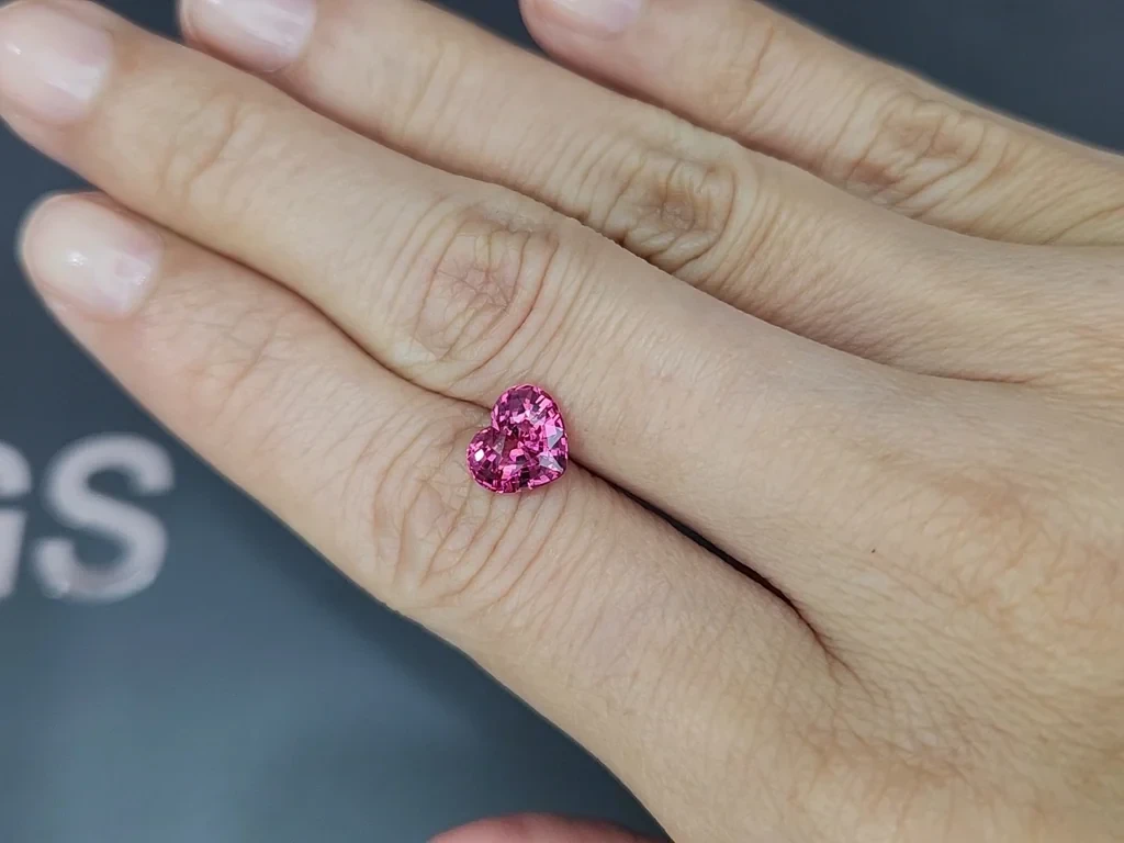 Mahenge-spinell Leuchtendem Rosa, herzschliff 2,17 karat, Tansania Image №2