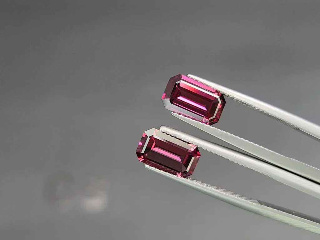 Pair of rhodolite garnets octagon cut 4.53 carats, Madagascar Image №3
