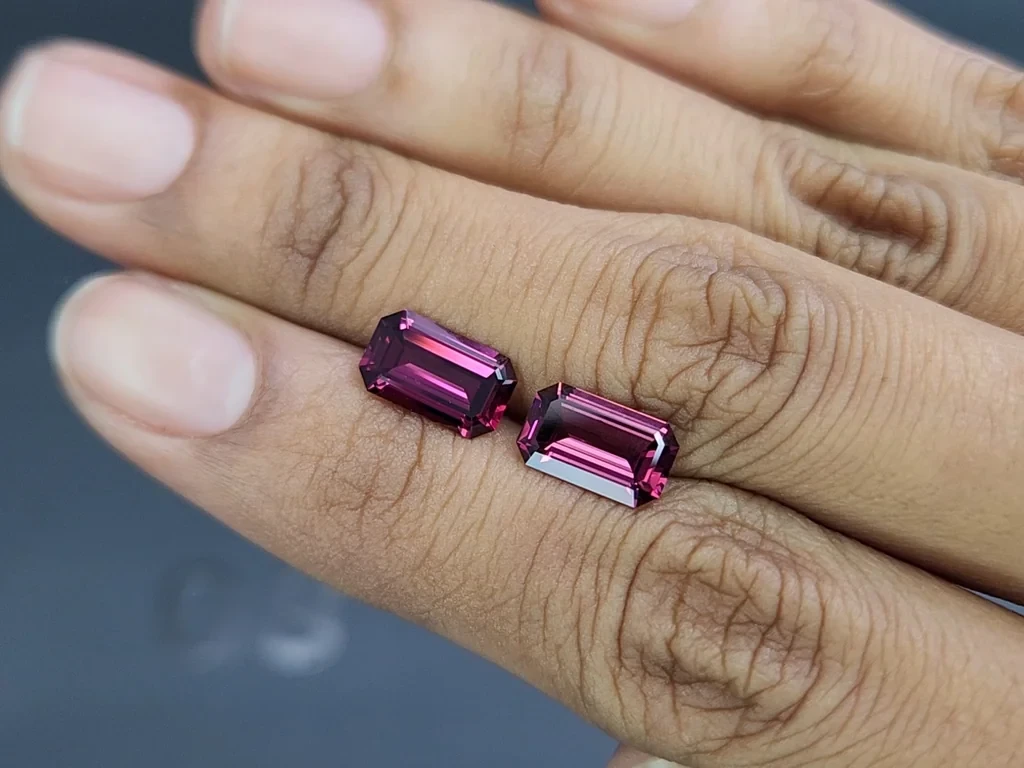Pair of rhodolite garnets octagon cut 4.53 carats, Madagascar Image №2