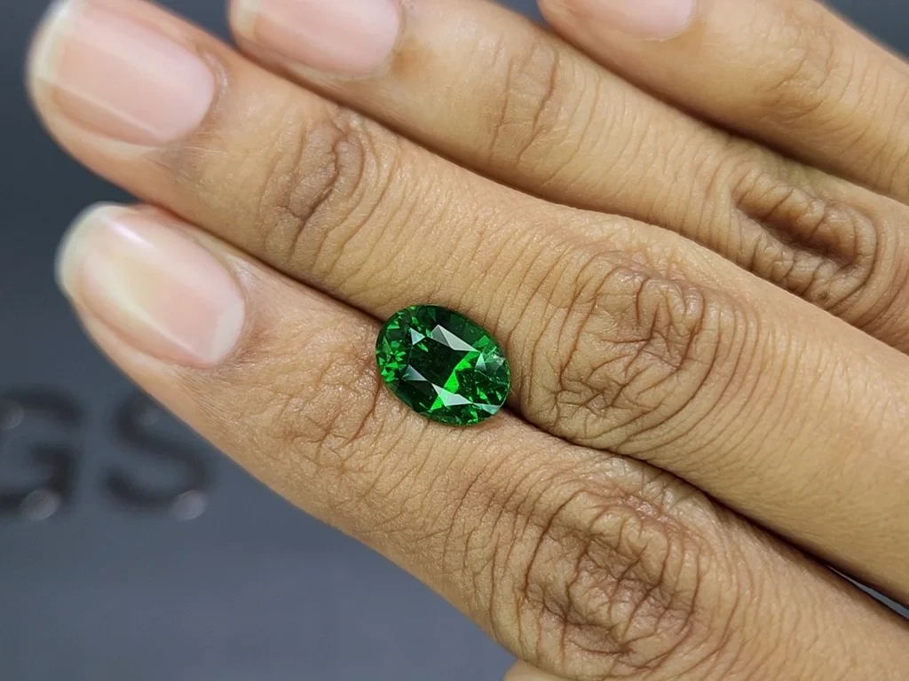 Garnet tsavorite oval cut 4.08 carats, Africa Image №2
