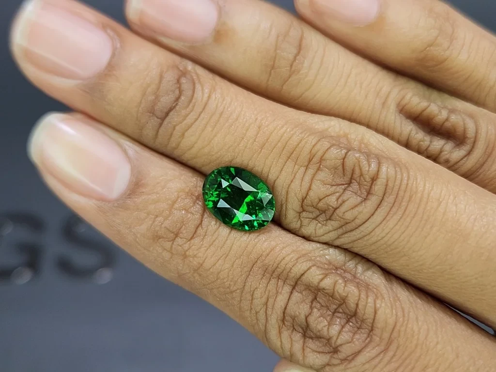 Garnet tsavorite oval cut 4.08 carats, Africa Image №5
