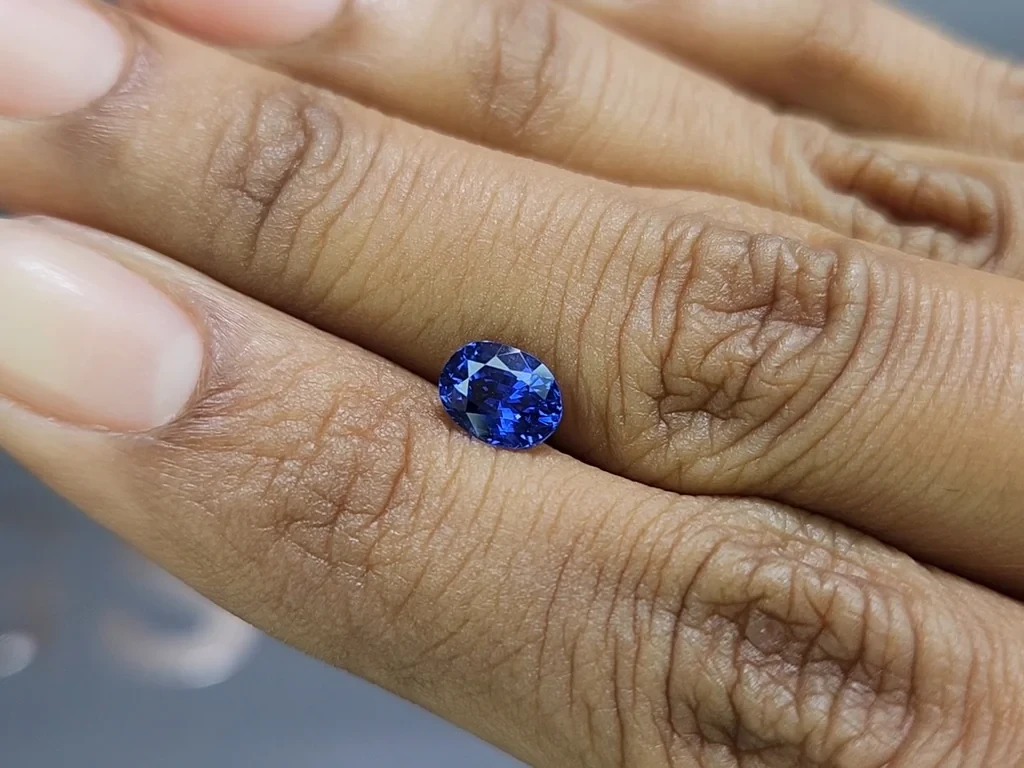 Sapphire Royal Blue oval cut 1.22 carats, Sri Lanka Image №2