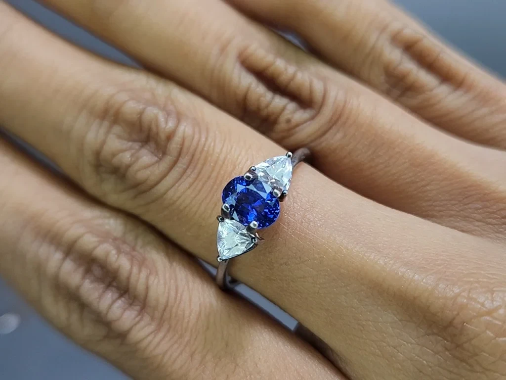Sapphire Royal Blue oval cut 1.22 carats, Sri Lanka Image №5