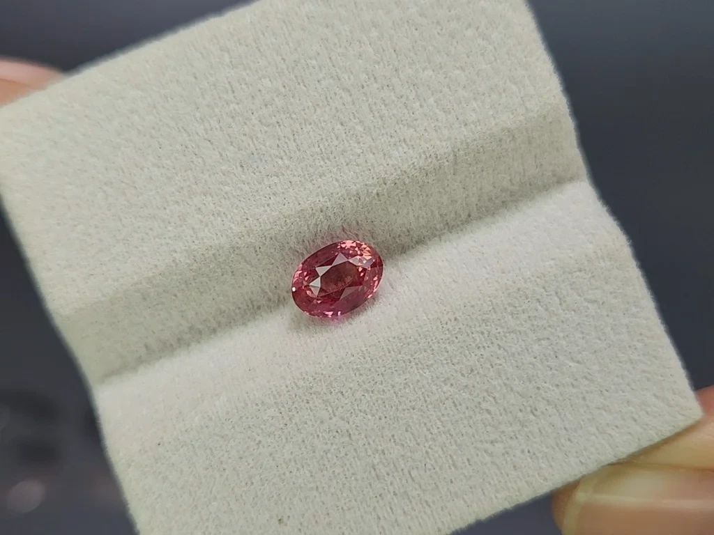 Saphir Padparadscha de taille ovale 1,60 carat, Sri Lanka Image №4