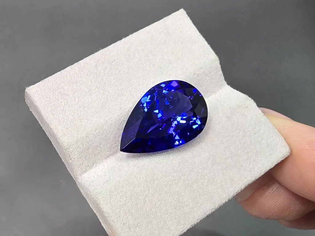 Vivid blue tanzanite in pear cut 16.29 carats, Tanzania Image №4