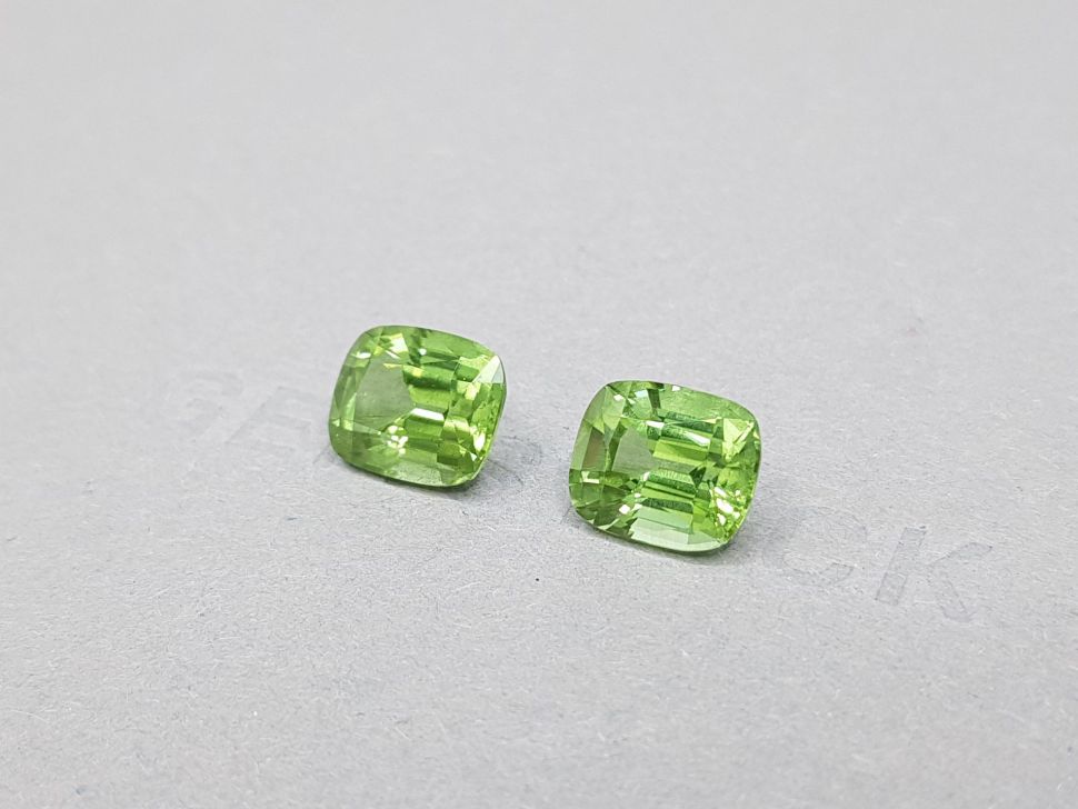 Pair of peridots from Burma in a cushion cut 8.35 ct Image №3