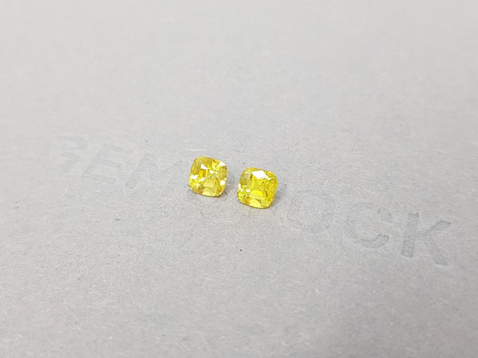 Pair of intense yellow sapphires, untreated, 1.30 ct Image №2