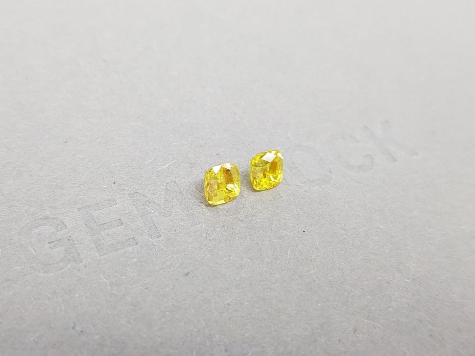 Pair of intense yellow sapphires, untreated, 1.30 ct Image №3