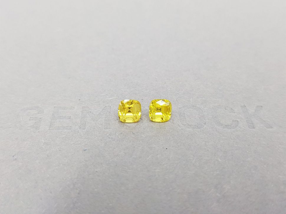 Pair of intense yellow sapphires, untreated, 1.30 ct Image №1