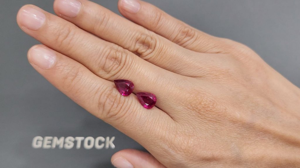 Pair of untreated rubies in pear cut 5.03 carats from Mozambique  Image №2