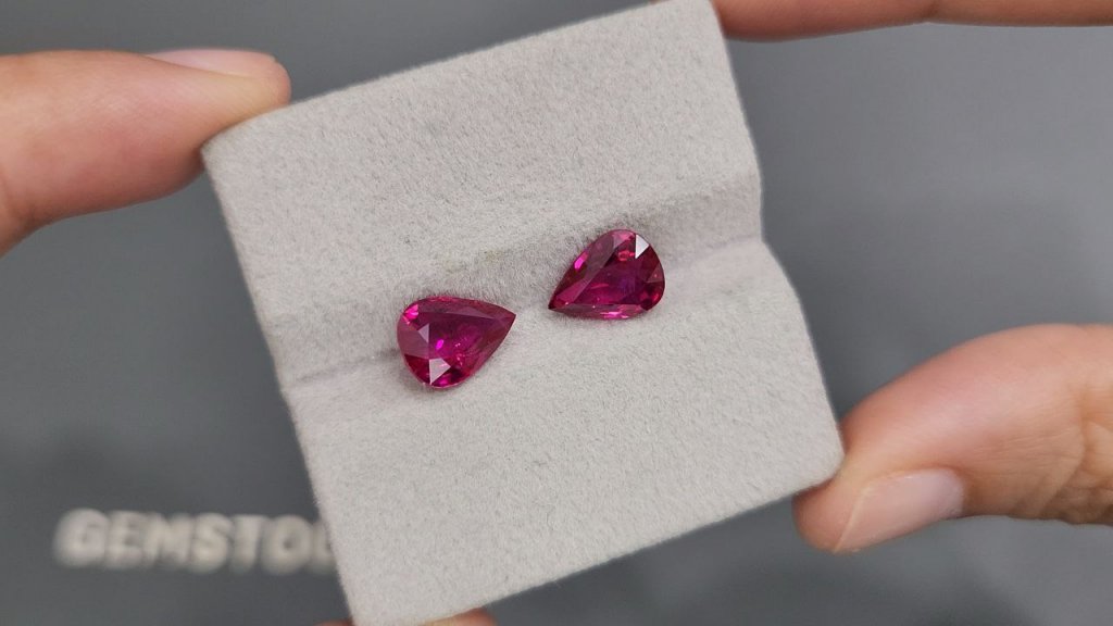 Pair of untreated rubies in pear cut 5.03 carats from Mozambique  Image №4