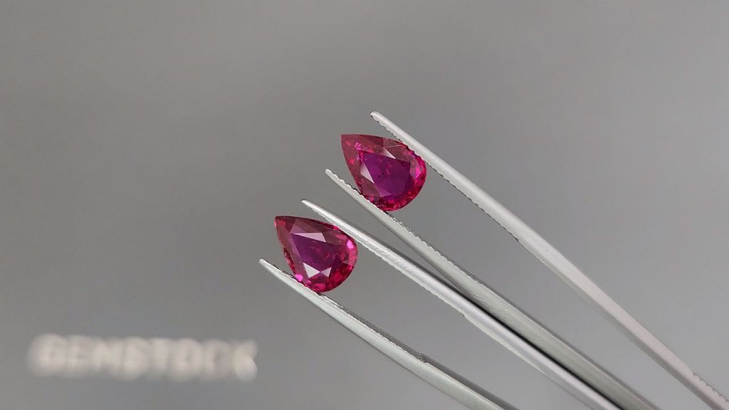 Pair of untreated rubies in pear cut 5.03 carats from Mozambique  Image №3