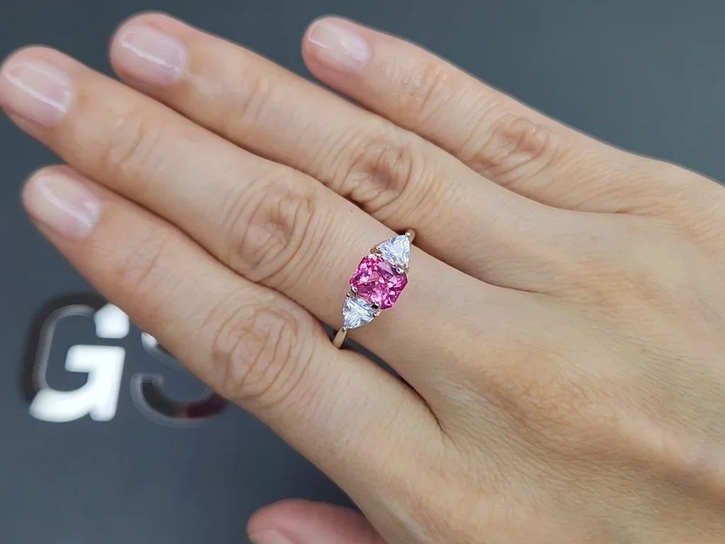 Espinela de corte radiante Vivid Pink de 1,25 quilates, Tanzania Image №5