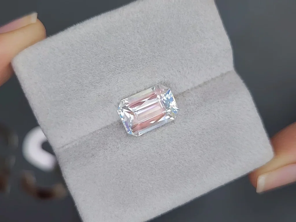 Moonstone octagon cut  3.90 carats, Madagascar Image №4