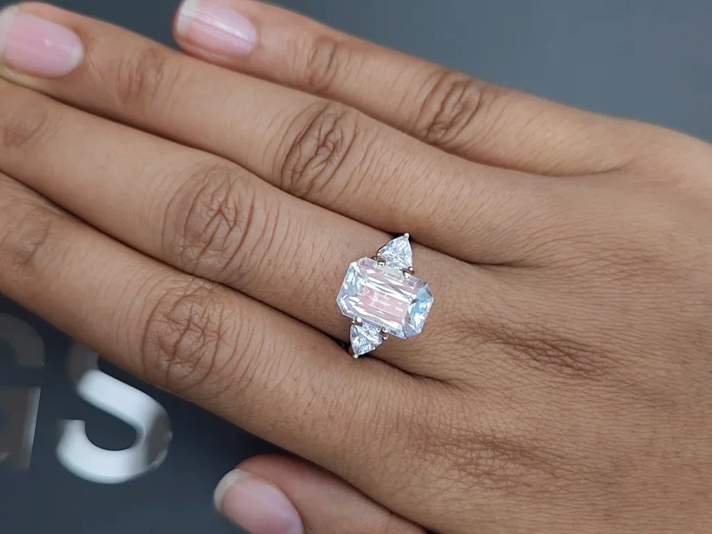 Moonstone octagon cut  3.90 carats, Madagascar Image №5