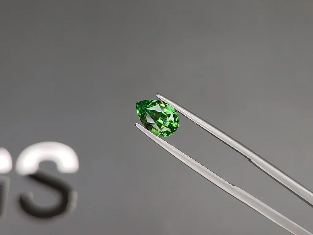 Granate tsavorita verde intenso talla pera 1,51 quilates, Tanzania  Image №3