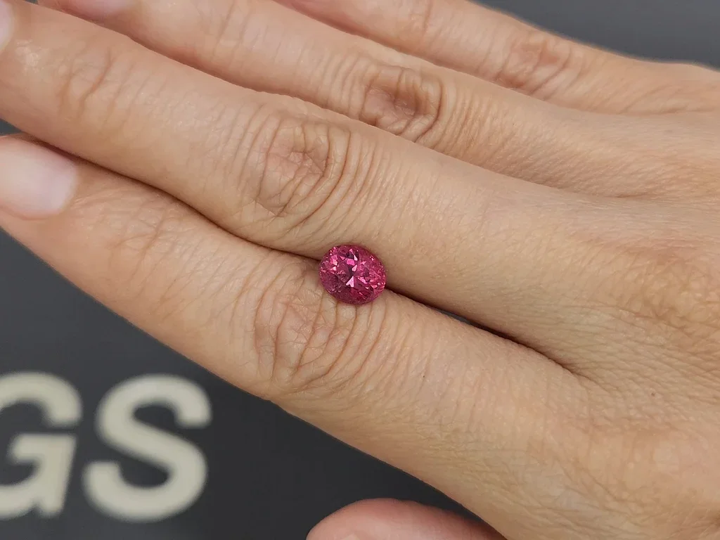 Spinelle rose vif Mahenge taille ovale 1,98 ct Tanzanie Image №2