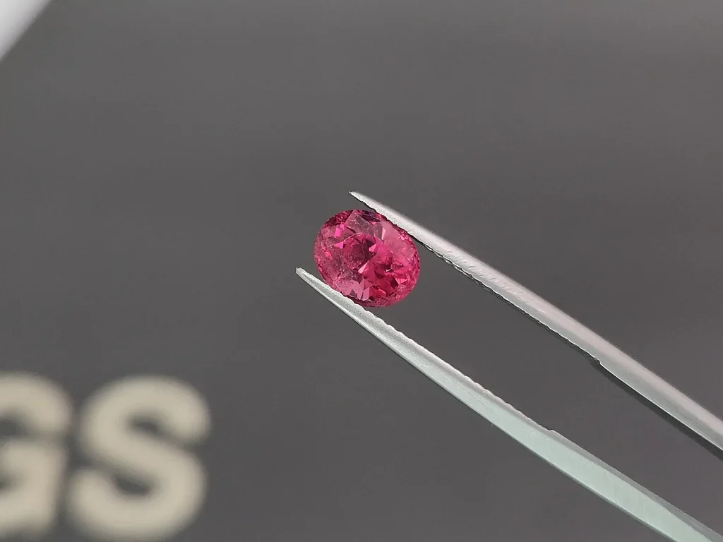 Spinelle rose vif Mahenge taille ovale 1,98 ct Tanzanie Image №3