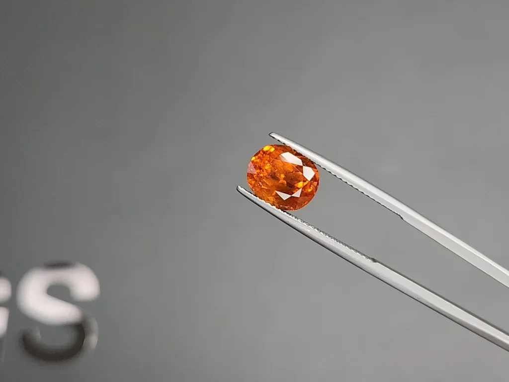 Spessartine garnet in oval cut 4.75 carats, Africa Image №3