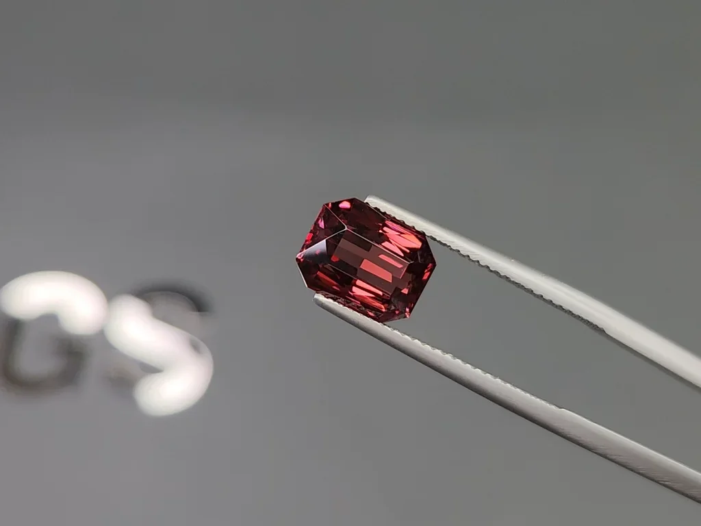 Grenat Malaya taille octogonale 4,62 carats, Tanzanie  Image №3