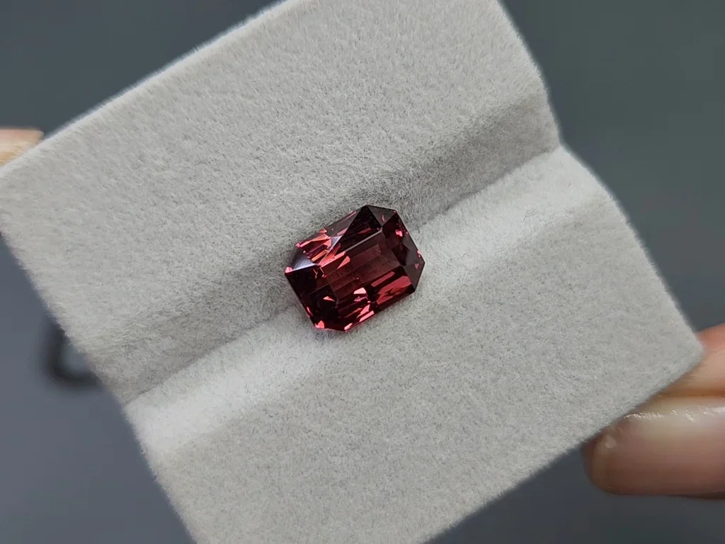 Grenat Malaya taille octogonale 4,62 carats, Tanzanie  Image №4