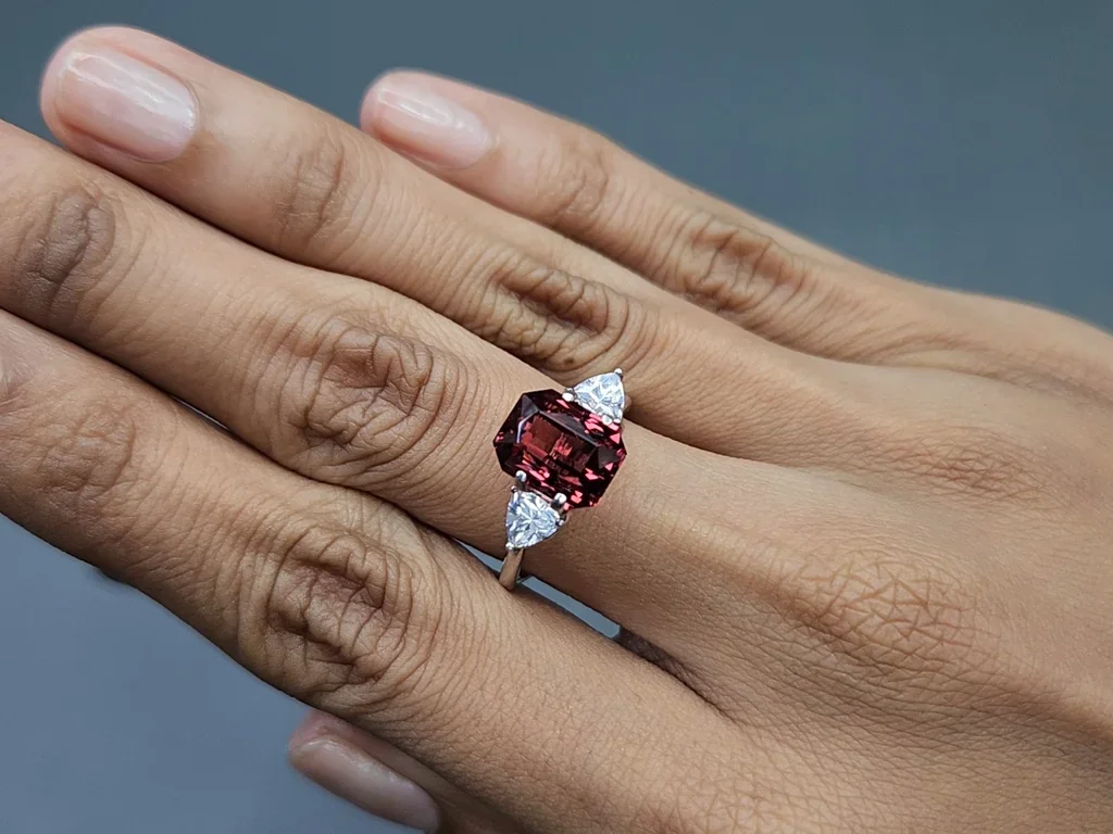 Grenat Malaya taille octogonale 4,62 carats, Tanzanie  Image №5