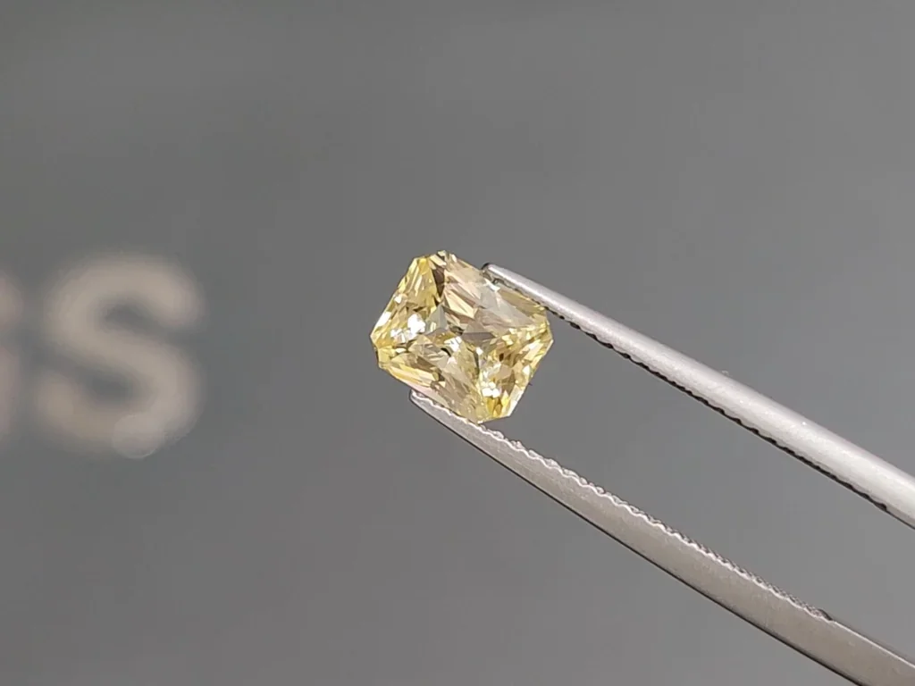Saphir jaune pastel taille radiant 1,60 ct, Sri Lanka  Image №2