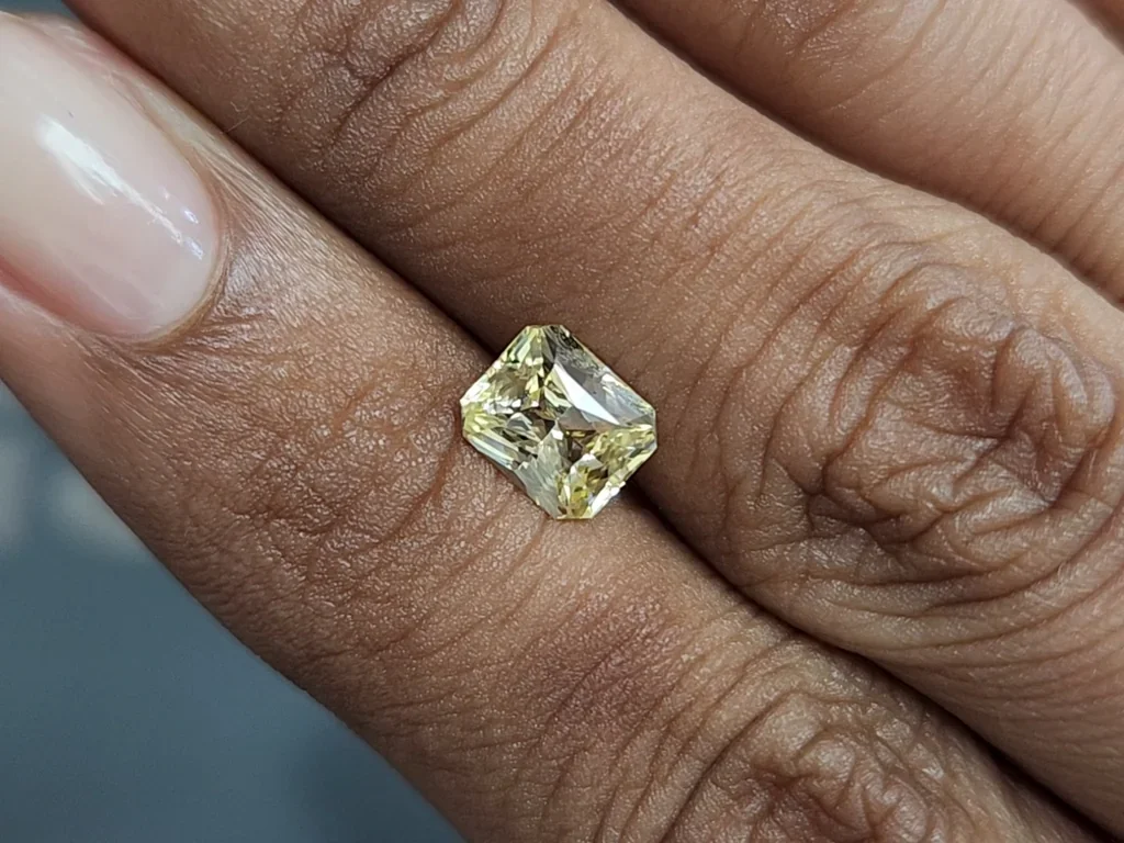Saphir jaune pastel taille radiant 1,60 ct, Sri Lanka  Image №4