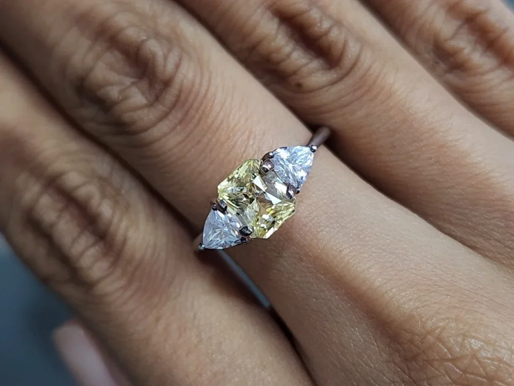 Saphir jaune pastel taille radiant 1,60 ct, Sri Lanka  Image №5