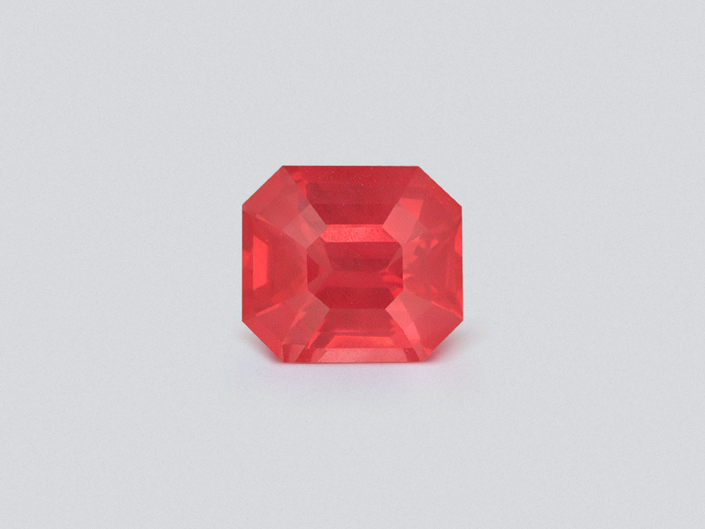 Spinelle Mahenge taille octogone laiteux 3,02 carats, Tanzanie Image №1