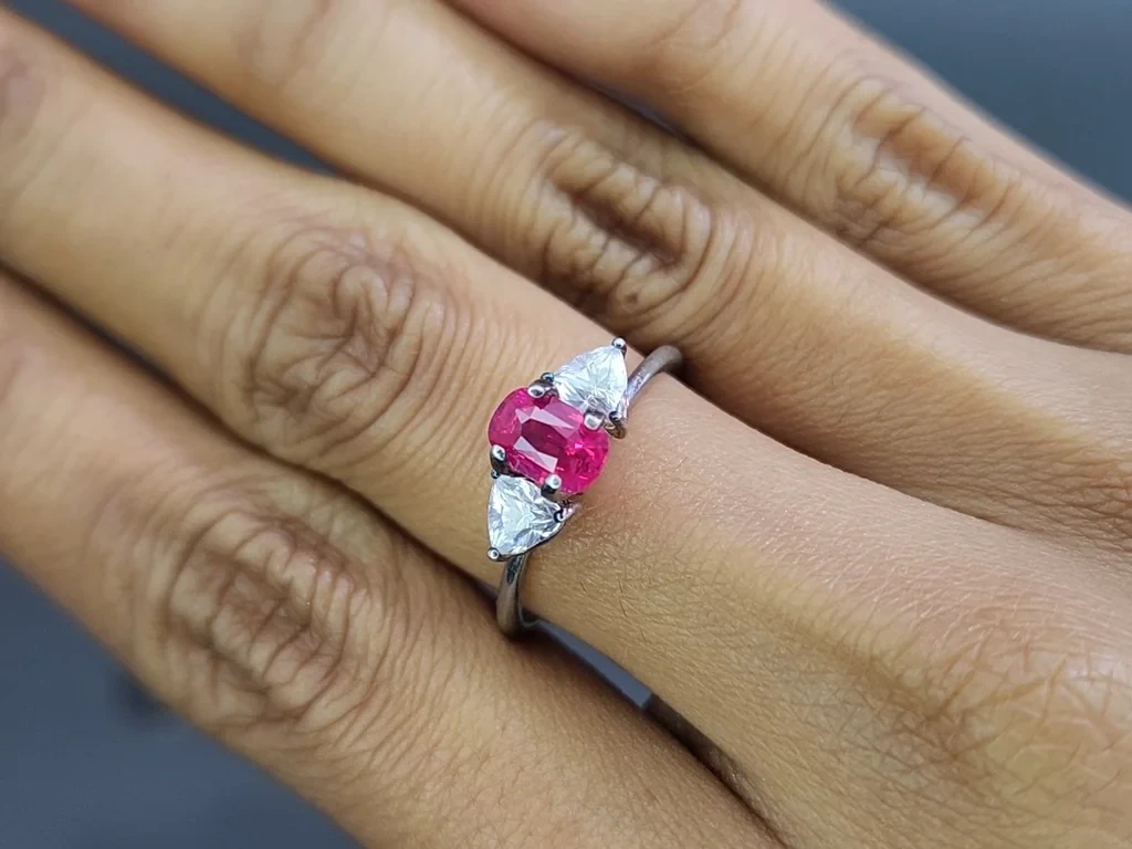 Rot rosa rubin kissenförmiger 1,02 karat, Mosambik Image №5