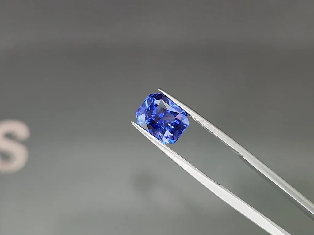Saphir bleu taille radiant de 4,08 carats, Sri Lanka Image №3