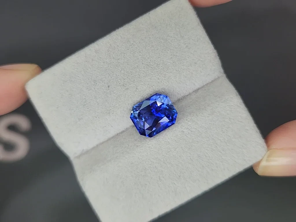 Saphir bleu taille radiant de 4,08 carats, Sri Lanka Image №4