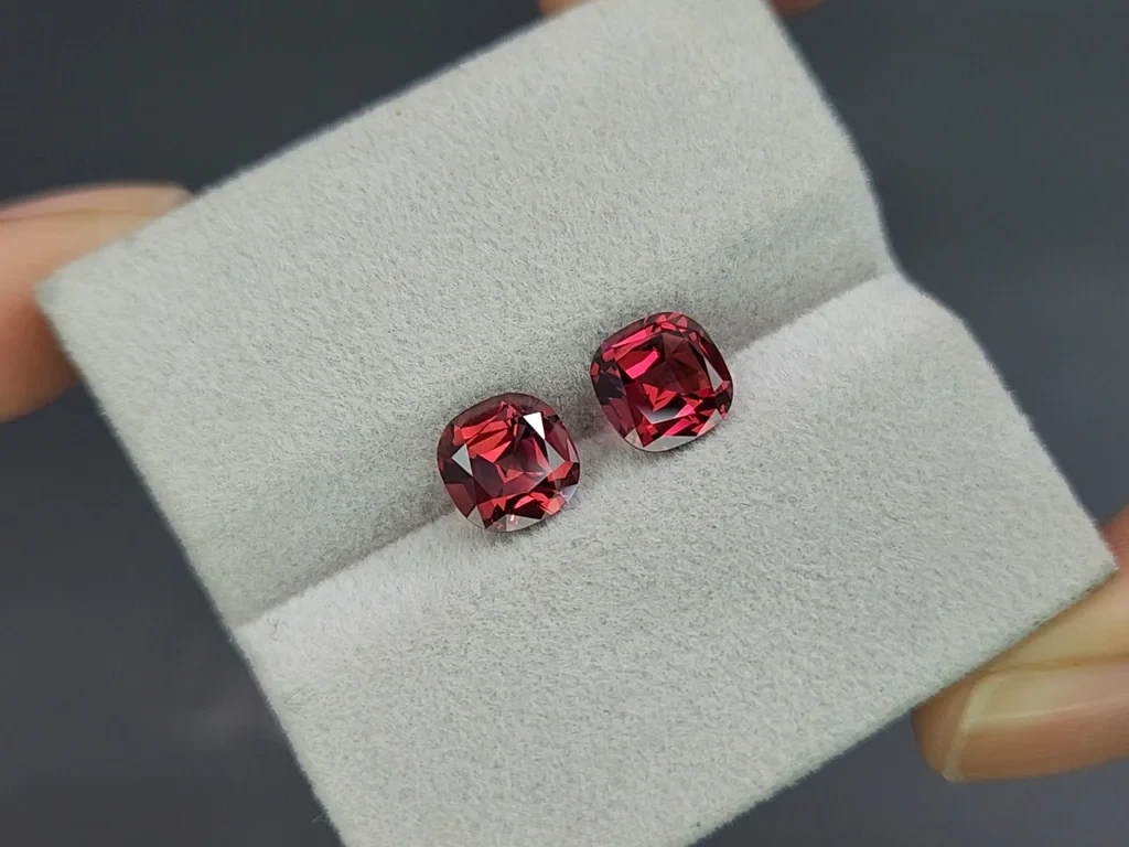 Pair of rhodolite garnets cushion cut 3.54 carats, Madagascar Image №4
