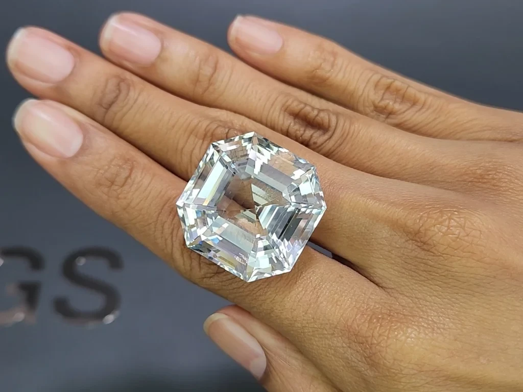 Großer beryll im oktagon schliff 67,85 karat, Sri Lanka Image №2