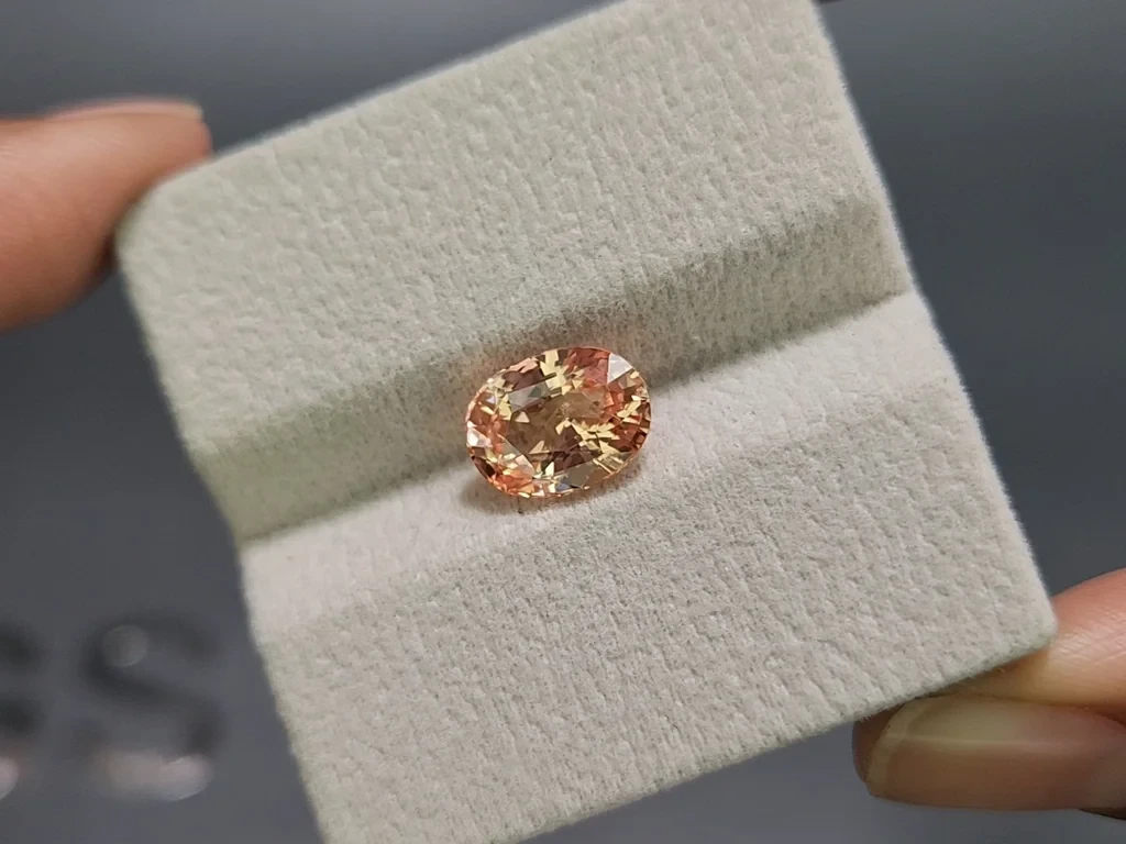 Unheated sapphire Padparadscha oval cut 4.00 carats, Madagascar Image №4