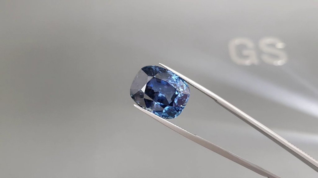 Unique unheated vivid blue sapphire in cushion cut 24.79 ct, Burma, GRS Image №3