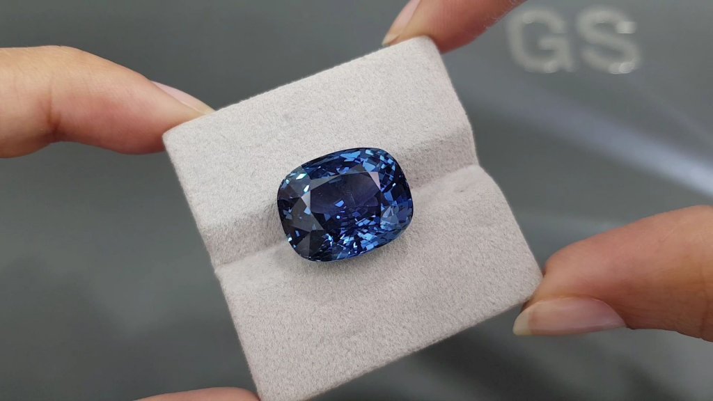 Unique unheated vivid blue sapphire in cushion cut 24.79 ct, Burma, GRS Image №4