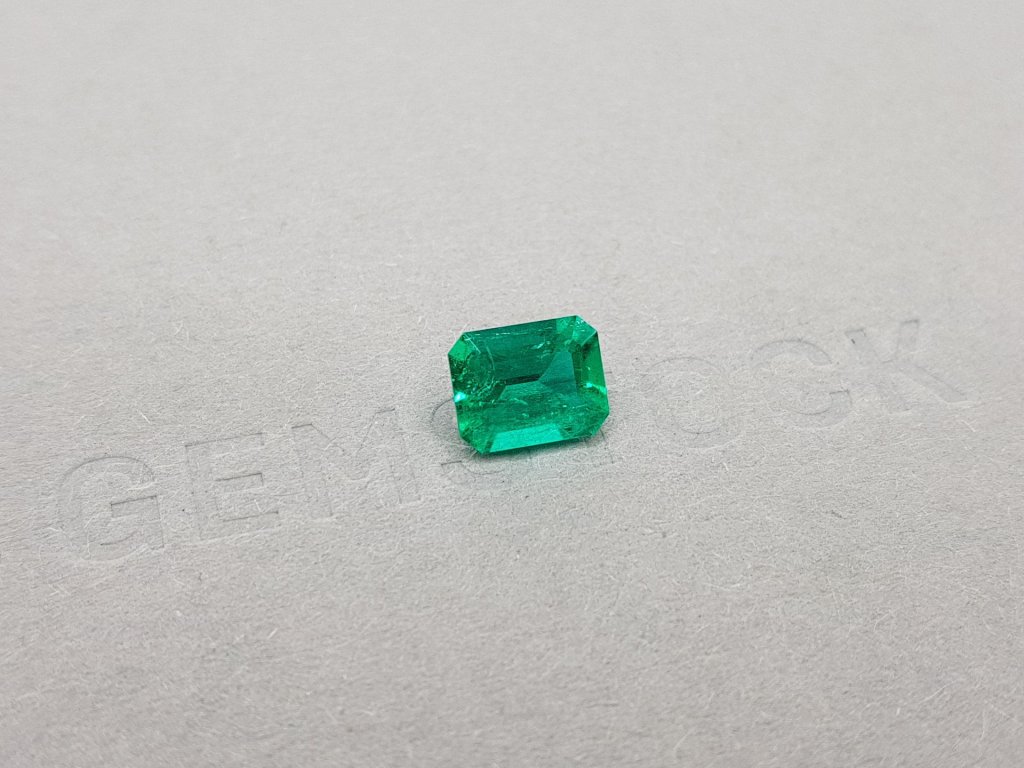 Vivid Green emerald 1.62 ct, Colombia Image №2