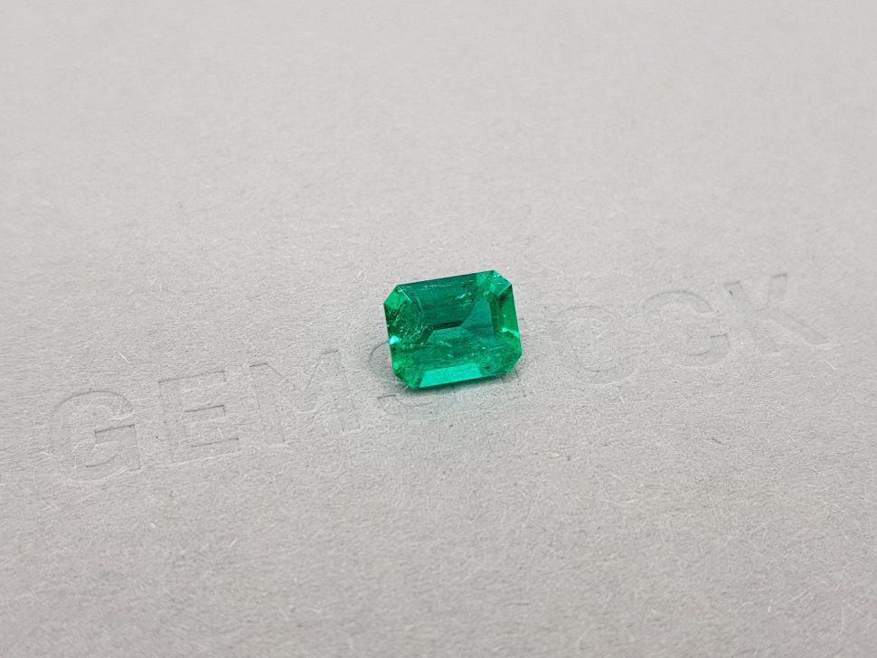 Vivid Green emerald 1.62 ct, Colombia Image №2